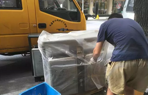 義烏這個果皮箱有“搞頭”,上面還可以發(fā)布公益廣告