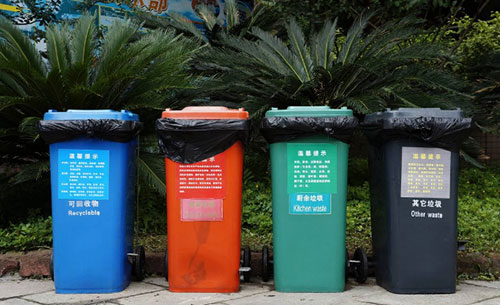 實(shí)行分類數(shù)十年,廈門居民仍對分類垃圾桶“分不清”?