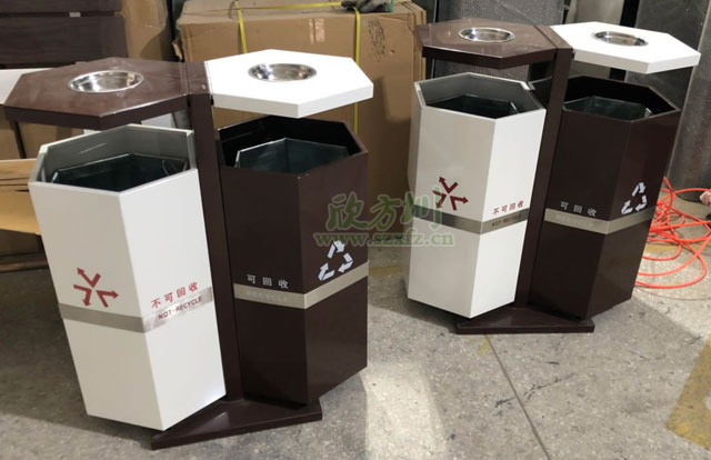 戶外景區(qū)六角鋼制分類垃圾桶生產圖