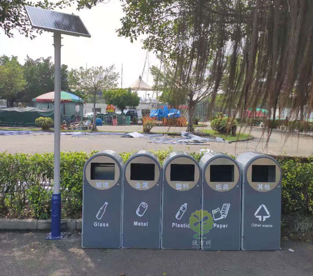 新款多分類果皮箱垃圾分類收集容器太陽能供電，智能滿溢功能通過平臺遠程終端提醒